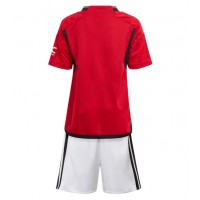 Camisa de Futebol Manchester United Equipamento Principal Infantil 2023-24 Manga Curta (+ Calças curtas)